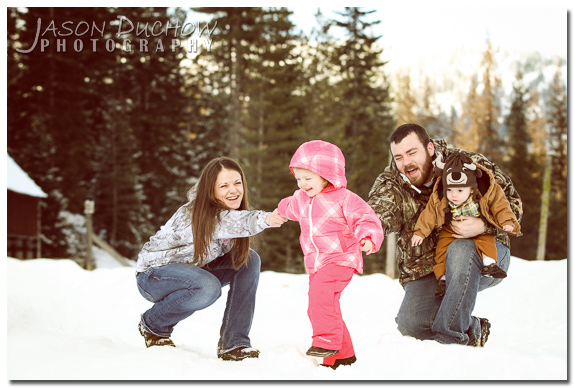 Family photo in the snow by Priest River, Sandpoint, Coeur d'Alene, Newport photographer Jason Duchow