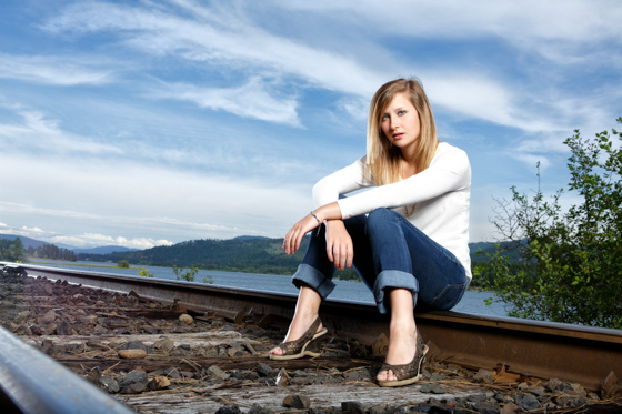 Daranie's senior portraits near Priest River Idaho